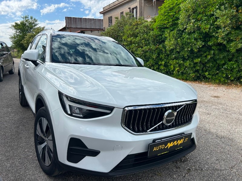 VOLVO XC40 (2017-->)